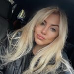 Stéphanie Clerbois Instagram - Merci @kevin_rahier_coiffure de me suivre dans tous mes délires capillaires quand tu le sens. Parce que oui, si tu m’avais écouté à chaque fois, je serais passée par toutes les couleurs et coupes inimaginables (Il y a une semaine je voulais encore me faire brune).🤣 Comme quoi il existe bien différents blonds et bien plus que ce qu’on l’imagine.😁 Je vous ai écouté et j’ai suivi la tendance de la décoloration et sans avoir abîmé mes cheveux en plus! You’re the best @kevin_rahier ❤️