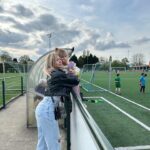 Stéphanie Clerbois Instagram – Mes enfants, ma vie.🤍

J’espère que votre week-end s’est bien passé…
Pour nous, c’était plutôt cool sauf quand il a fallu se lever très tôt le samedi pour aller au foot.😂