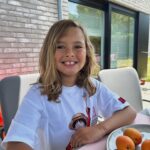Stéphanie Clerbois Instagram - Il fût un temps où j’avais la même chevelure et le même bronzage que toi. Mais ça c’était avant.🤣🥰❤️ (Preuve en photo numéro 2. 😂) Je t’aime mon fils.💓💓💓