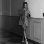 Stéphanie Clerbois Instagram - J’aime trop ce look et ces photos en noir et blanc, qu’est ce que vous en pensez ? 🖤