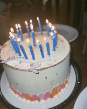 Stefany Vaz Instagram - e hoje meu pai me disse “você só faz 19 anos uma vez na vida” legal né, dizem que as outras idades também.