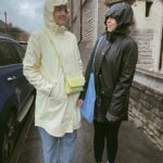 Stefany Vaz Instagram - dias chuvosos e frios em gales. o privilégio de fazer parte da história de Deus na vida das pessoas :) ps: a última foto é o motivo da capa de chuva amarela