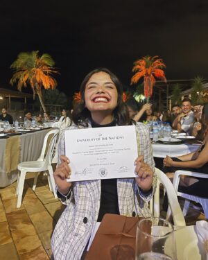 Stefany Vaz Instagram - Me formei!! 
Encerrei o melhor ciclo da minha vida até agora, muitas memórias foram criadas mas não só isso, não sou a mesma stefany de 6 meses atrás! Um privilégio fazer parte do que Deus está fazendo no Brasil e mundo. It’s just the beginning 🇧🇷❤️‍🔥