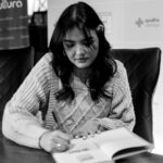 Stefany Vaz Instagram - QUEM DEUS DIZ QUE EU SOU? 📚💫 Esse é o nome do primeiro capítulo que eu escrevi na vida e no “Be Real”, esse é um tema que eu gosto muito, afinal estamos em constante aprendizagem sobre esse tópico. Se você quiser saber um pouco mais sobre, já adquire o seu no link da biografia do meu instagram, todas que comprarem através dele receberam uma dedicatória especial 💜