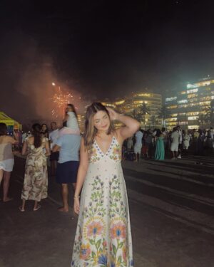 Stefany Vaz Instagram - 2023 estou animada pelas coisas que estão por vir. 
Ebenézer 🤍