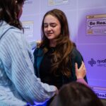 Stefany Vaz Instagram - A sensação eufórica de lançar um livro 💫 A Stefany de 10 anos nunca iria imaginar que um dia ela escreveria um livro para jovens mulheres falando sobre identidade e posicionamento. E agora é mais que real, ontem foi o começo de algo lindo que o Senhor está fazendo 🗣️🤩 Um obrigada especial a equipe da @editora4ventos que acredita tanto em nós e nos impulsiona sempre & @mylena_mariano @biajordao fazer parte disso e com vocês é melhor ainda 💜 Be Real - Uma Jornada de Influência e Posicionamento disponível no link da bio 🤝🏼
