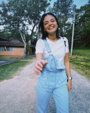 Stefany Vaz Instagram - sorrindo :D