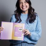 Stefany Vaz Instagram - A sensação eufórica de lançar um livro 💫 A Stefany de 10 anos nunca iria imaginar que um dia ela escreveria um livro para jovens mulheres falando sobre identidade e posicionamento. E agora é mais que real, ontem foi o começo de algo lindo que o Senhor está fazendo 🗣️🤩 Um obrigada especial a equipe da @editora4ventos que acredita tanto em nós e nos impulsiona sempre & @mylena_mariano @biajordao fazer parte disso e com vocês é melhor ainda 💜 Be Real - Uma Jornada de Influência e Posicionamento disponível no link da bio 🤝🏼
