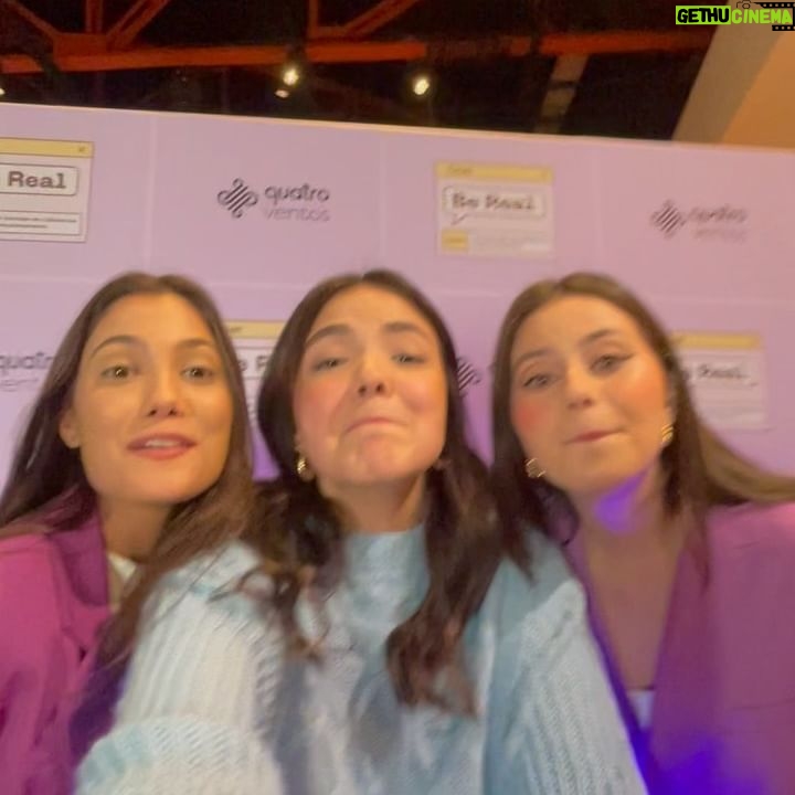 Stefany Vaz Instagram - A sensação eufórica de lançar um livro 💫 A Stefany de 10 anos nunca iria imaginar que um dia ela escreveria um livro para jovens mulheres falando sobre identidade e posicionamento. E agora é mais que real, ontem foi o começo de algo lindo que o Senhor está fazendo 🗣️🤩 Um obrigada especial a equipe da @editora4ventos que acredita tanto em nós e nos impulsiona sempre & @mylena_mariano @biajordao fazer parte disso e com vocês é melhor ainda 💜 Be Real - Uma Jornada de Influência e Posicionamento disponível no link da bio 🤝🏼