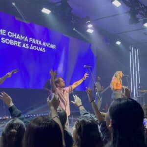 Stefany Vaz Instagram - A inalterável natureza de Cristo ❕

Eu já estive em muitos lugares, com muitas pessoas, todos distintos uns dos outros. Porém nenhum se compara ao deleite de estar em Sua presença.

Cada dia tenho mais certeza que o privilégio é maior do que o preço, que estar aos pés de Jesus é meu maior porto seguro, que as temporadas podem passar, que os ventos podem apontar para outra direção, mas Ele não muda! 

tchau janeiro, até ano que vem.