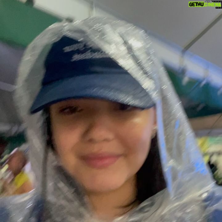 Stefany Vaz Instagram - E aí siri, parar a chuva por favor.