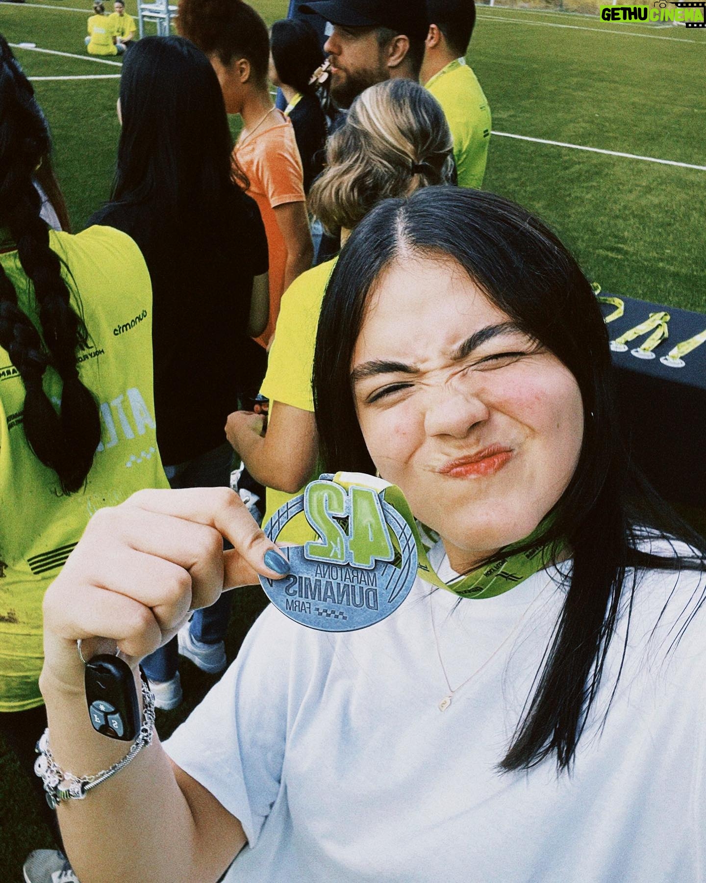 Stefany Vaz Instagram - Primeira maratona dunamis!! Conseguimos, foi uma batalha contra a própria mente mas como foi especial esse momento e já estou animada para a próxima 🏃🏻♀️ Obrigada as minhas líderes e amigas que me incentivaram tanto, vivi um romper. ps: “Never say never” era a soundtrack da minha cabeça