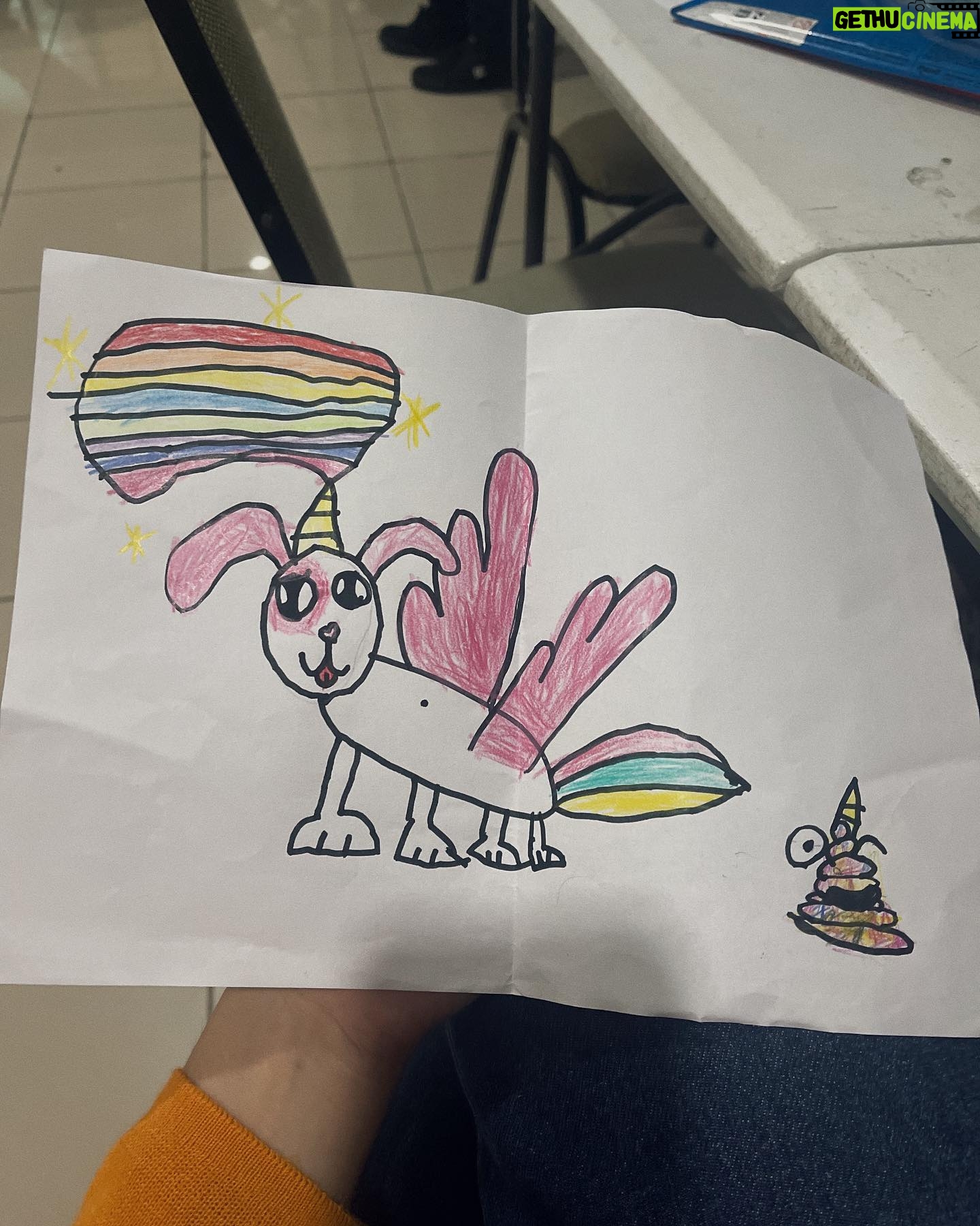 Stefany Vaz Instagram - Servir no G5.2 é desenhar cartas proféticas com as crianças, ser chamada de “Tia Stefini”, decorar a música e coreografia da páscoa e ficar com ela pra sempre na cabeça. Mas também é ensinar o que é uma vida de adoração e aprender a ter um coração ensinável com cada criança ⚡️🤎