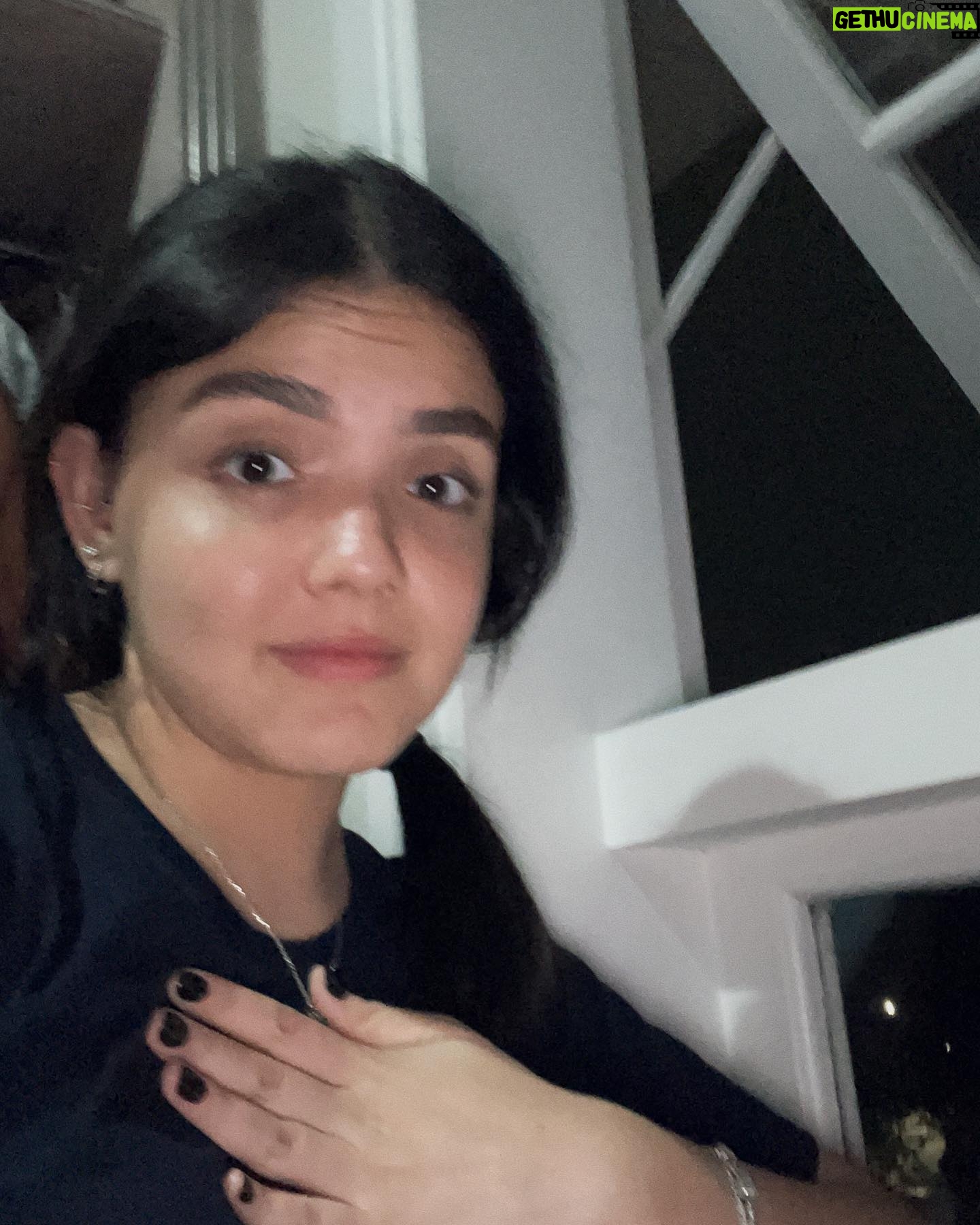 Stefany Vaz Instagram - Servir no G5.2 é desenhar cartas proféticas com as crianças, ser chamada de “Tia Stefini”, decorar a música e coreografia da páscoa e ficar com ela pra sempre na cabeça. Mas também é ensinar o que é uma vida de adoração e aprender a ter um coração ensinável com cada criança ⚡️🤎