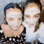 Stefany Vaz Instagram – dia de sol e máscara de argila 🥑