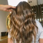 Stefany Vaz Instagram - O cabelo dos meus sonhos 🙋🏻‍♀️🌟 pedi ao @caique_leiite que trouxesse um iluminado mantendo minha cor natural e ele fez mais do que eu imaginava, eu AMEI. 😮‍💨 beauty: @veronicawismek