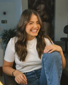Stefany Vaz Instagram - O cabelo dos meus sonhos 🙋🏻‍♀️🌟 pedi ao @caique_leiite que trouxesse um iluminado mantendo minha cor natural e ele fez mais do que eu imaginava, eu AMEI. 😮‍💨 beauty: @veronicawismek
