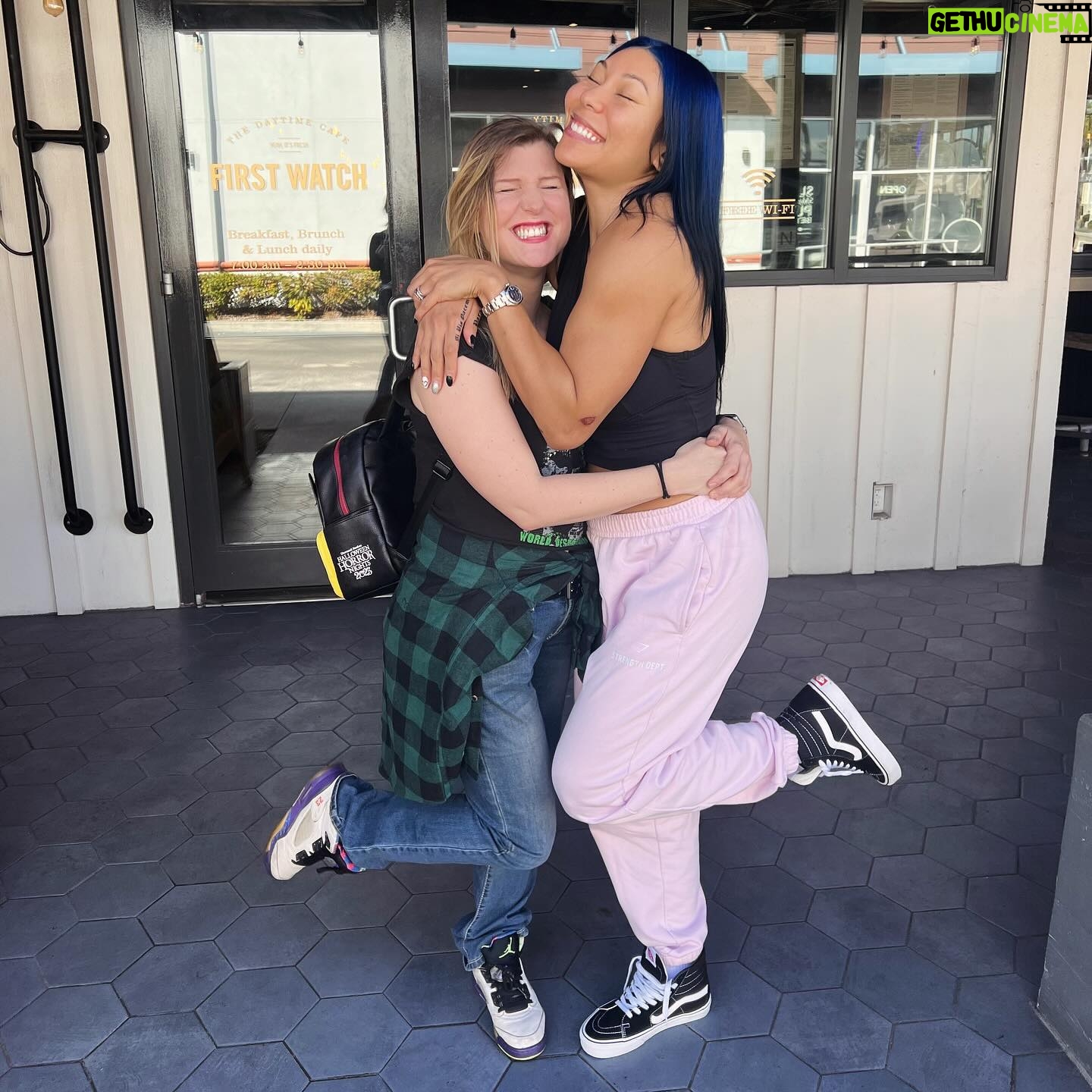 Stephanie Bell Instagram - Reunited and it feels so good 💙 Love my Big little sisters. #LuchaSisters