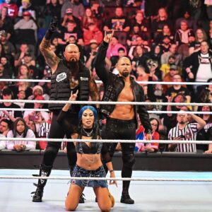 Stephanie Bell Instagram - “Michin doesn’t fit with the OC”. I may not *look* like I fit, but you have no idea how close we all became. My Good Brothers always protecting me. Thank you 🤘🏽

#TooSweet #GoodBrothers #TheOC #WWE