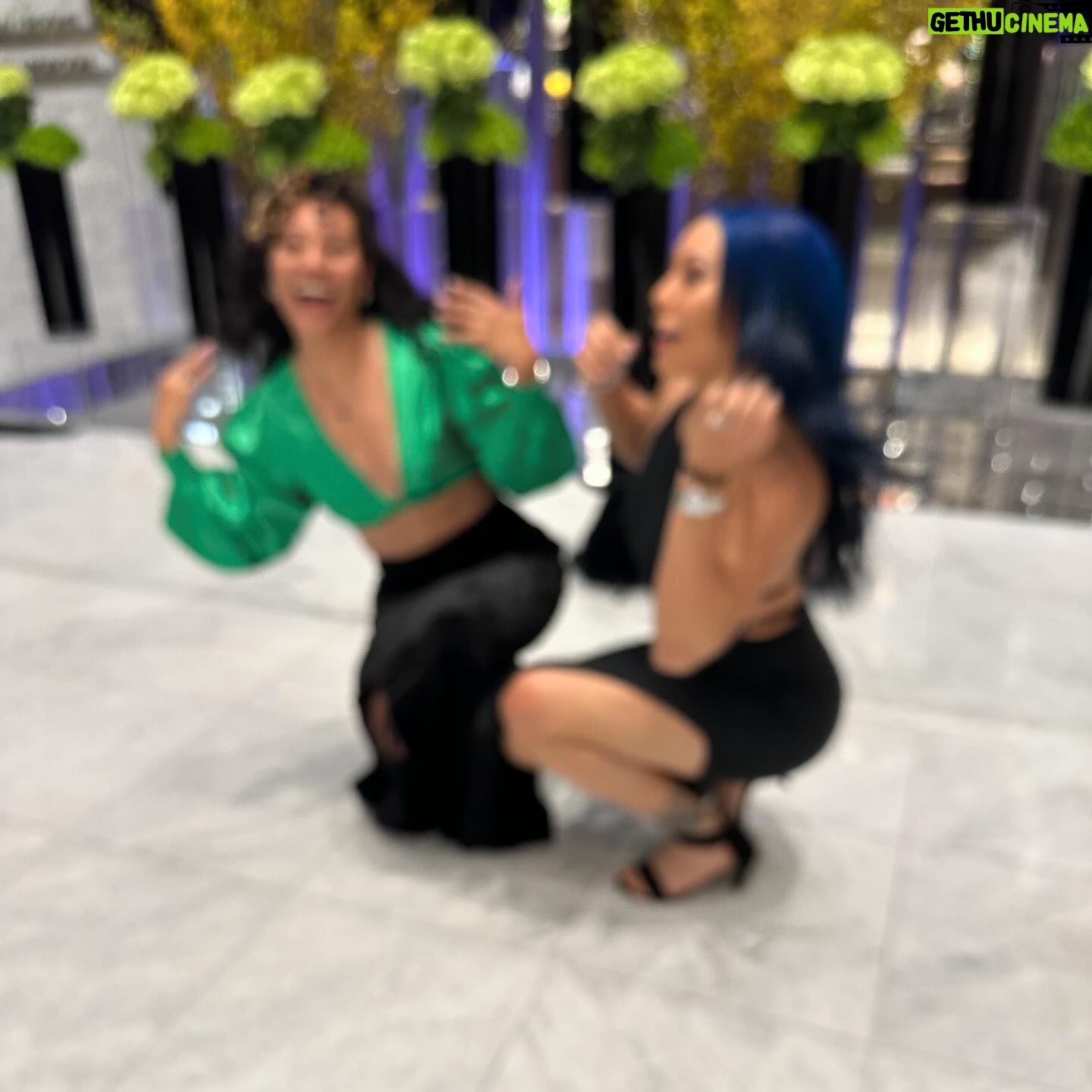 Stephanie Bell Instagram - When you ask your husband to take pictures of you and your sister. @krisyim @realkeithlee