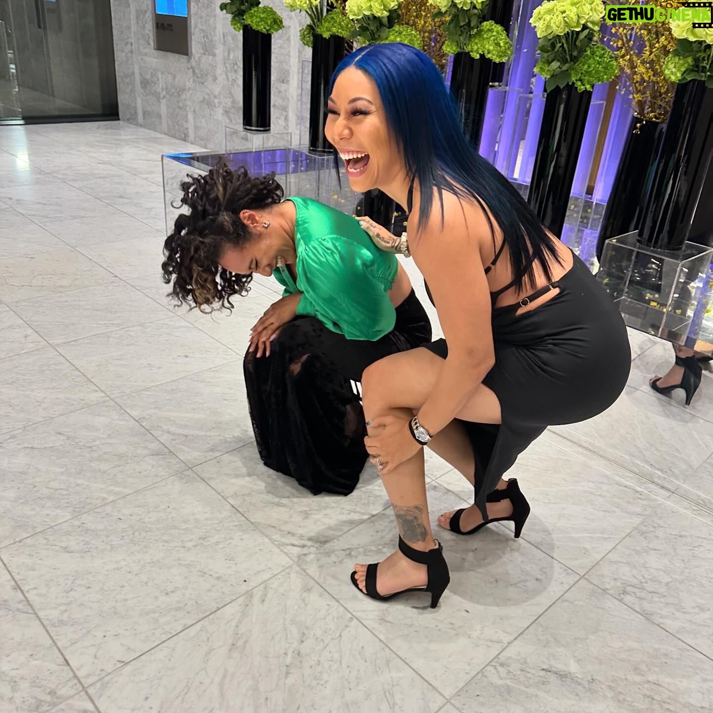Stephanie Bell Instagram - When you ask your husband to take pictures of you and your sister. @krisyim @realkeithlee
