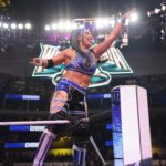 Stephanie Bell Instagram - Me seeing my homies @kelsey_coons @lavish_ladykei @_sommer.rae out in the crowd. I’ll never forget those that cheer for me whether I win or lose. I appreciate you all. #WWE #Smackdown #TheOc #BlasianBaddie