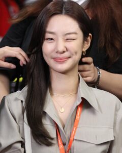 Stephanie Lee Instagram - 스타트업 곧 시작 ❤️😉