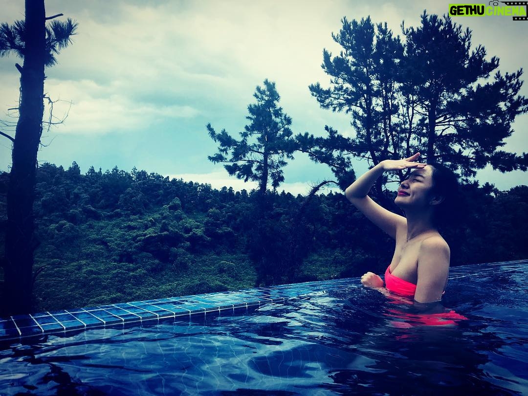 Stephanie Lee Instagram - Bye Bye Summer 💙 #hiddencliff