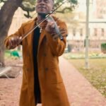 Stephanie Mills Instagram - Joyful Monday enjoy this beautiful serenade by #demolaviolinist playing I Wanna Know by Joe which is one of my favorite R&B songs. Love y’all. POWER 💜💜💜💜💜💜💜