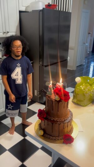 Stephanie Mills Instagram - The best part of the day 🙌🏾 🙌🏾 My baby sang HAPPY BIRTHDAY TO ME 👏🏾👏🏾🔥 I love you forever #faradj 🎂🎉🎁🍾 Today has been amazing THANK YOU for choosing me to be your #snookums #proudmother #chapter67 #birthday #birthdayweek #dallascowboys