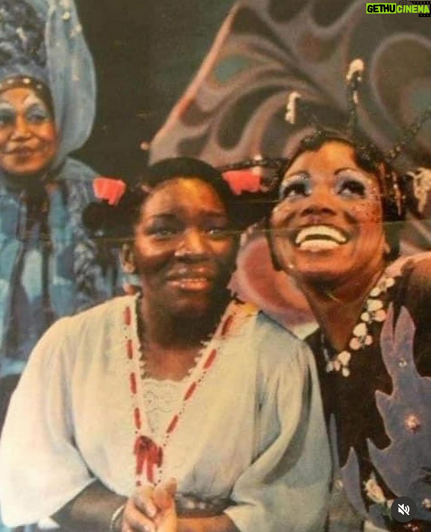 Stephanie Mills Instagram - Happy Birthday Mama!!! Dee Dee Bridgewater, the Tony Award winning Glenda, from the original cast of the Wiz. I love you dearly and you will always be my Glenda. POWER 🩷🩷🩷🩷🩷🩷🩷 #deedeebridgewater #theoriginalwiz #tonyawardwinner #broadway #theoriginalglenda