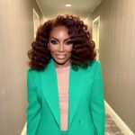 Stephanie Mills Instagram - One of my favorite looks from @sergiohudson and I love everything about it 💜💜💜 . . . ***REPOST*** . . . @iamstephaniemills It’s Me vs. Me…at 66. That’s the post 💐💐💐💐💐 Love yourself💚💚💚 - #iamstephaniemills #spreadlove #tbt #fbf