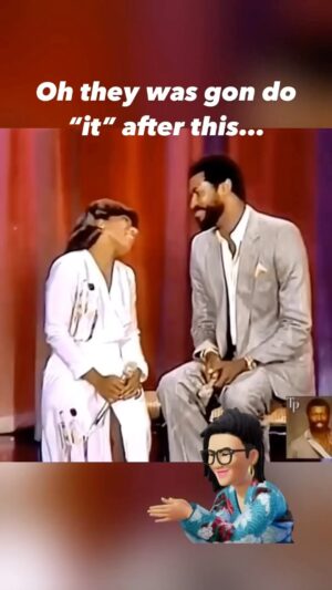 Stephanie Mills Instagram - This is so funneeee to me. Please watch until the end 😂😂😂😂 POWER 🤣🤣🤣🤣🤣🤣🤣🤣🤣🤣🤣🤣🤣🤣🤣🤣🤣🤣 Thank you #simply_thebaldheadtruth for this #tuesdaytickle