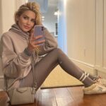 Stephanie Pratt Instagram - Grey & purps for a grey morning ☁️ #Pilates