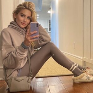 Stephanie Pratt Instagram - Grey & purps for a grey morning ☁️ #Pilates