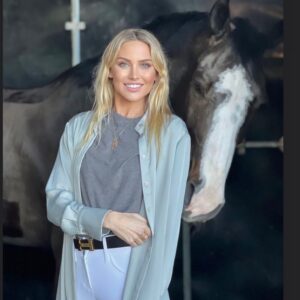 Stephanie Pratt Instagram - My nickname is Peanut but -I found the real peanut today 😉 he’s chilling in Portugal @michaelamariewhitaker 🐎