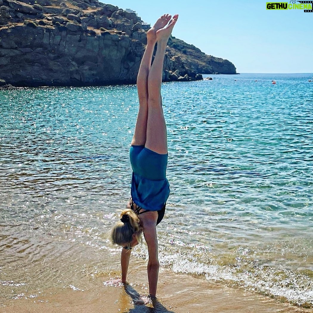 Stephanie Pratt Instagram - ☀️ I always workout in tennis skirts… I think they’re the cutest!☺️ unless it’s cold 😜🤓 @paolasbodybarre