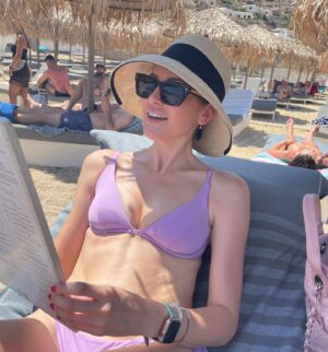 Stephanie Pratt Instagram - This is the first time I’ve gone to the beach without a fake tan 🙈