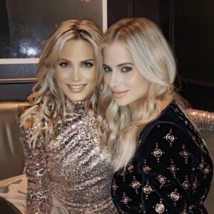 Stephanie Pratt Instagram - Happy birthday to my bestie @halle_hammond!! New friends are great… but the friends you’ve grown up with are not only family but the friends who you laugh the hardest with 🤪🥰❤️ I love you so much 👯‍♀️! #bff #sister #Oliver #Holdon #godmother