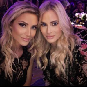 Stephanie Pratt Instagram - Happy birthday to my bestie @halle_hammond!! New friends are great… but the friends you’ve grown up with are not only family but the friends who you laugh the hardest with 🤪🥰❤️ I love you so much 👯‍♀️! #bff #sister #Oliver #Holdon #godmother