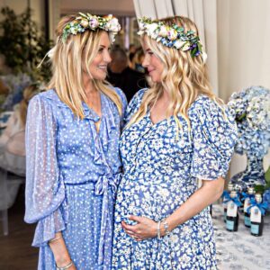 Stephanie Pratt Instagram - Happy birthday to my bestie @halle_hammond!! New friends are great… but the friends you’ve grown up with are not only family but the friends who you laugh the hardest with 🤪🥰❤️ I love you so much 👯‍♀️! #bff #sister #Oliver #Holdon #godmother