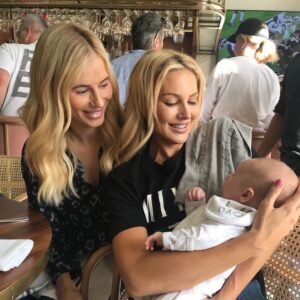 Stephanie Pratt Instagram - Happy birthday to my bestie @halle_hammond!! New friends are great… but the friends you’ve grown up with are not only family but the friends who you laugh the hardest with 🤪🥰❤️ I love you so much 👯‍♀️! #bff #sister #Oliver #Holdon #godmother