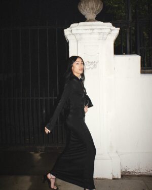 Stephanie Shepherd Instagram - me in @tovestudio outside a strangers house.