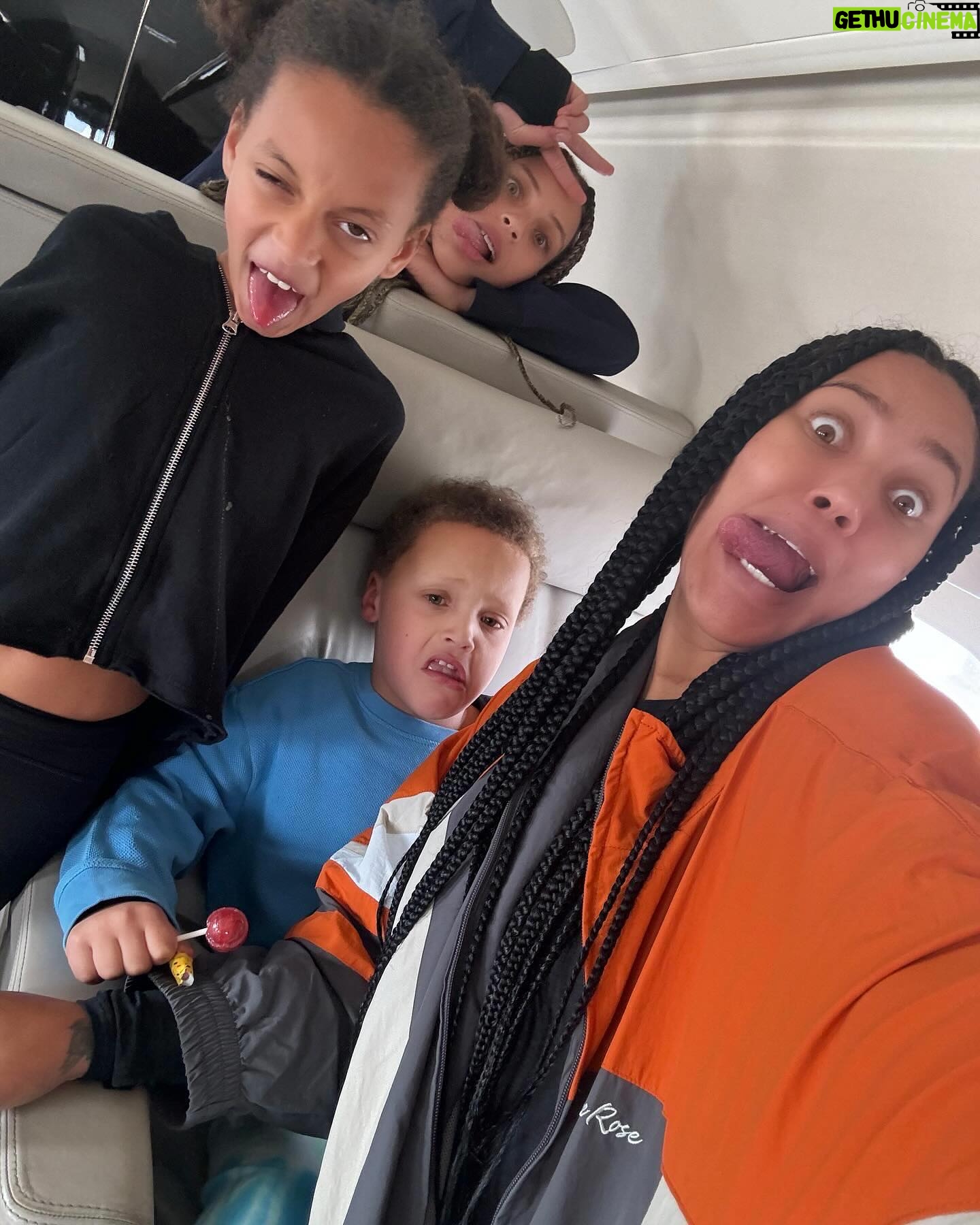 Stephen Curry Instagram - Happy Mother’s Day to the mother of my bundles of joy! You brighten their day every day, give them support, encouragement & confidence to be their best selves. Always thankful to be on this journey of parenthood with you. Keep that mother‘s touch. We love you!