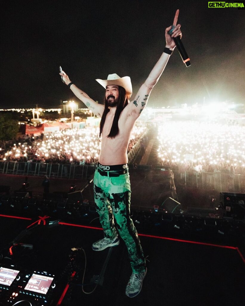 Steve Aoki Instagram - Pure happiness and joy in Hermosillo!! I fuuuuuucking loooooooooooove Mexico so much. I love u so much!! My mexican fans bring me so much happiness!!!! Fuckng loooove u! 🇲🇽❤️🇲🇽❤️🇲🇽❤️🇲🇽❤️🇲🇽❤️ I dropped two brand new IDs in this carousel. Coming out 🔜