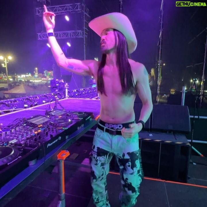 Steve Aoki Instagram - Pure happiness and joy in Hermosillo!! I fuuuuuucking loooooooooooove Mexico so much. I love u so much!! My mexican fans bring me so much happiness!!!! Fuckng loooove u! 🇲🇽❤️🇲🇽❤️🇲🇽❤️🇲🇽❤️🇲🇽❤️ I dropped two brand new IDs in this carousel. Coming out 🔜