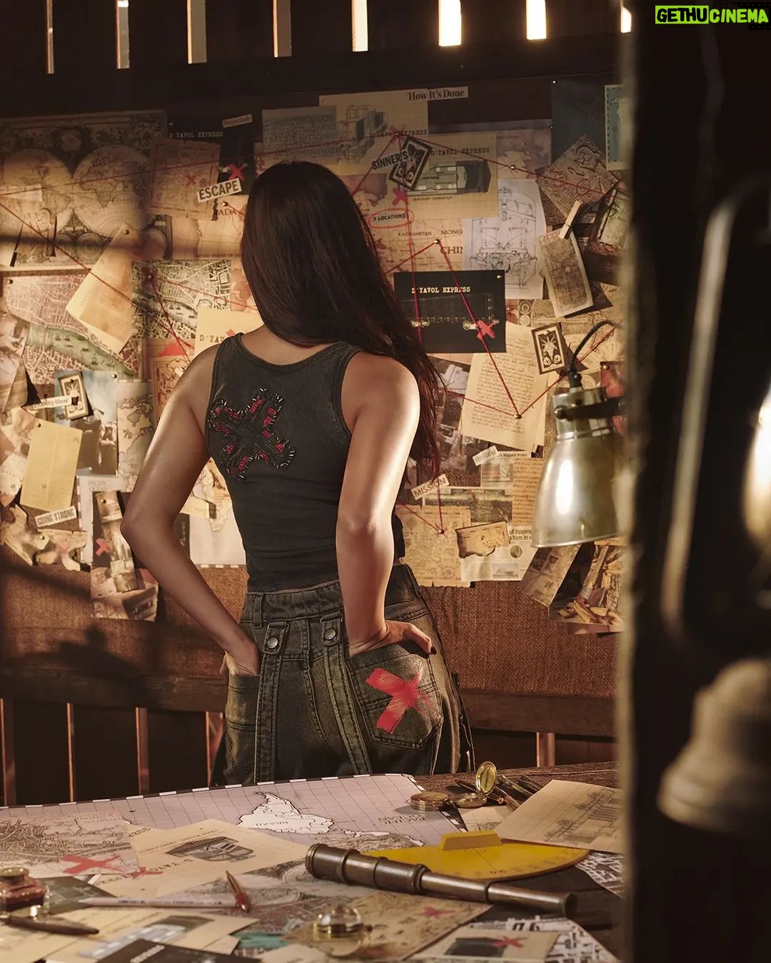 Suhana Khan - 1.9 Million Likes - An eye for detail.
X-2. Nocturnal Tank.
Dropping on 17th March, only on www.dyavolx.com