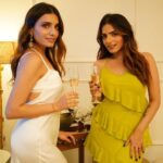 Sukriti Kakar Instagram - @sukritikakar & @prakritikakar sure know how to throw a party! From pour decisions to endless laughter, it was truly an unforgettable night 🥂 . . . #Fratellivineyards #athomeexperience #fratelliathome #FratelliExperience #SuPra