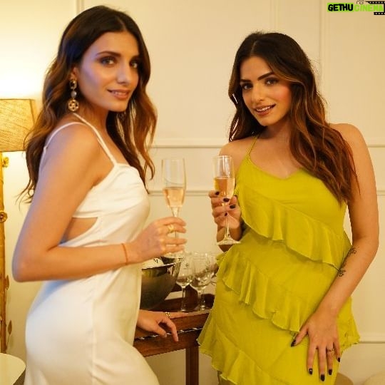 Sukriti Kakar Instagram - @sukritikakar & @prakritikakar sure know how to throw a party! From pour decisions to endless laughter, it was truly an unforgettable night π₯ . . . #Fratellivineyards #athomeexperience #fratelliathome #FratelliExperience #SuPra