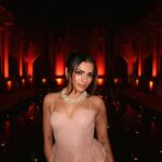 Sukriti Kakar Instagram - A magical night at @anantaraqasralsarab 😍 Wearing @revolve from @nykaafashion 🤍